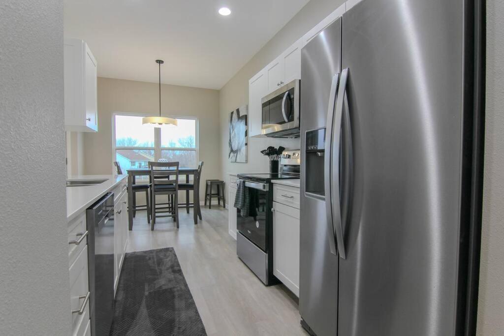 Apartment Townhome - New Construction - 3 Kings! *