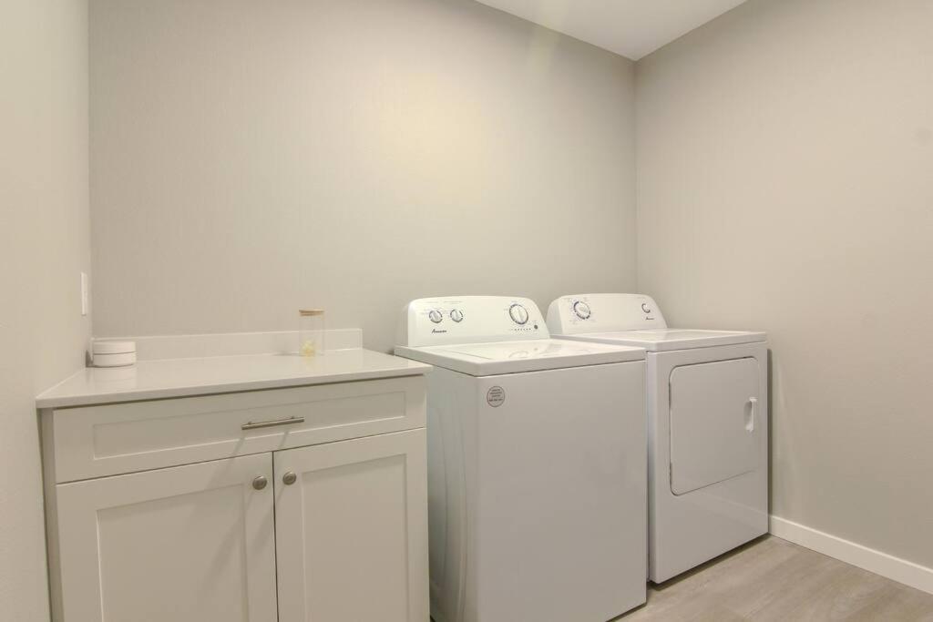 Townhome - New Construction - 3 Kings! Apartment Cedar Falls