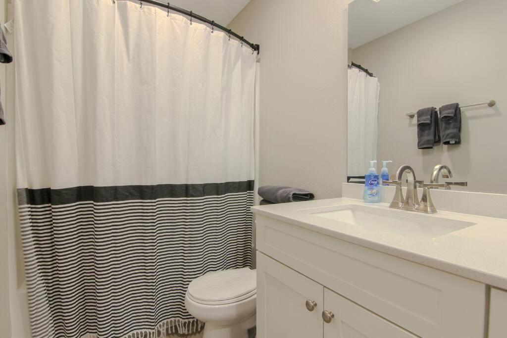 Townhome - New Construction - 3 Kings! Apartment